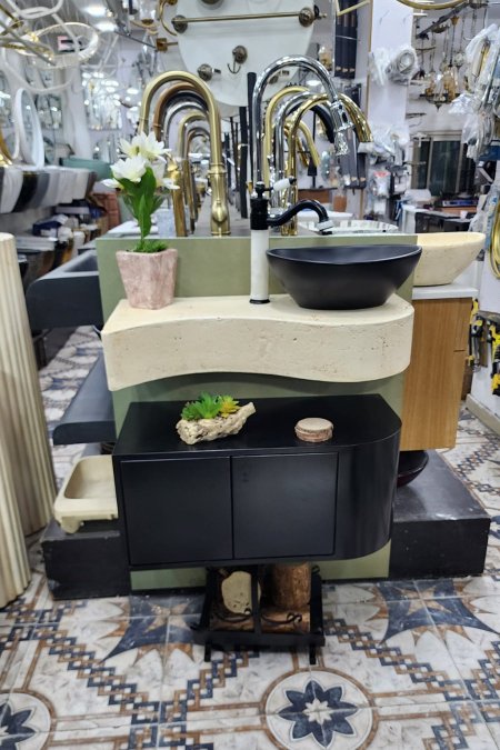 مغسلة حجر بلون التربنتيت مع خزانة أسود مطفي